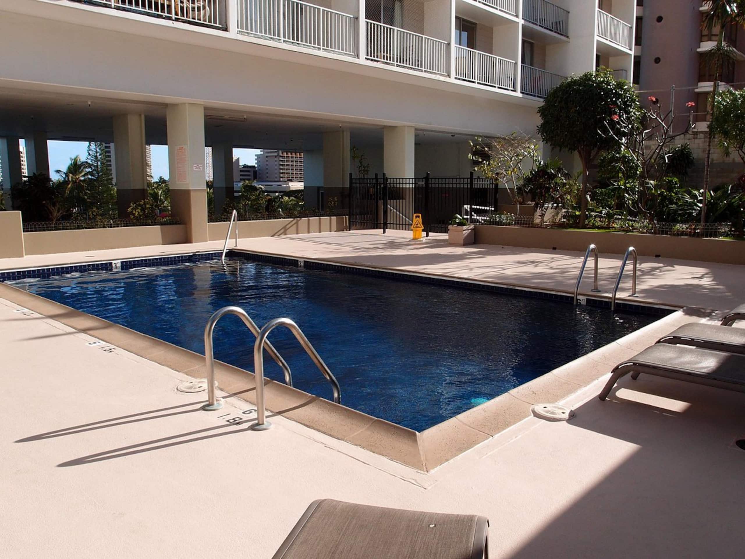 Condo in Honolulu · ★4.98 · Studio · 1 bed · 1 private bath - Image 39