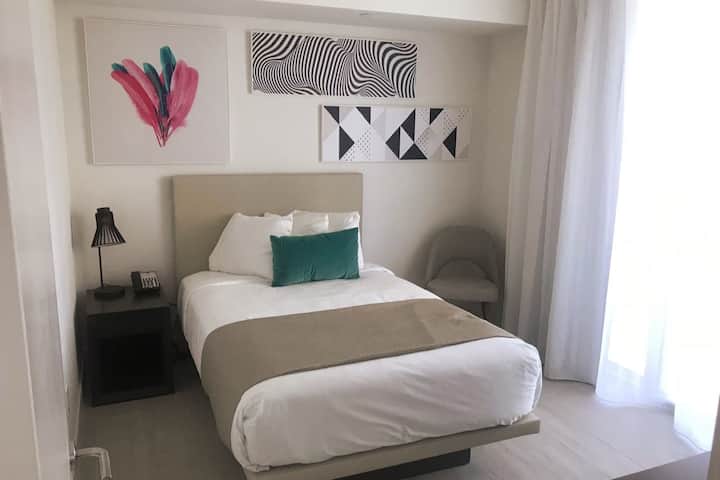 Spavaća soba 1 (bračni krevet (160x200)) s pogledom na plažu