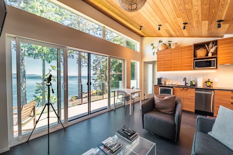 Top performing Airbnb: Elora Oceanside Retreat - Side A in East Sooke & Juan De Fuca