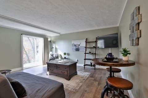 Popular Airbnb listing: Modern Flare With A View! in E. Price Hill