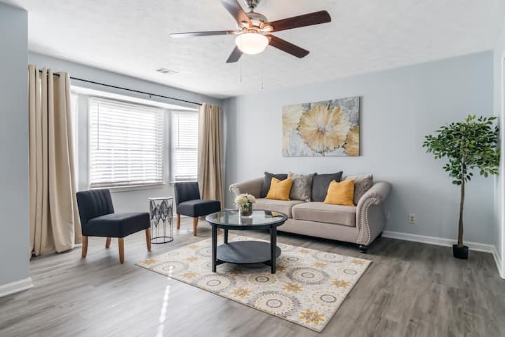 Comfy 30+ Day Home - Families, Relos, & Work Stays - Covington, GA