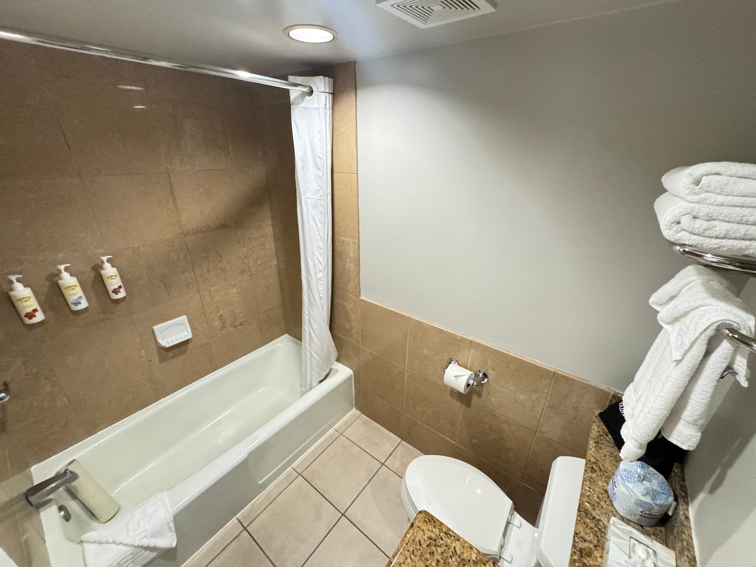Condo in Honolulu · ★4.71 · Studio · 1 bed · 1 private bath - Image 1