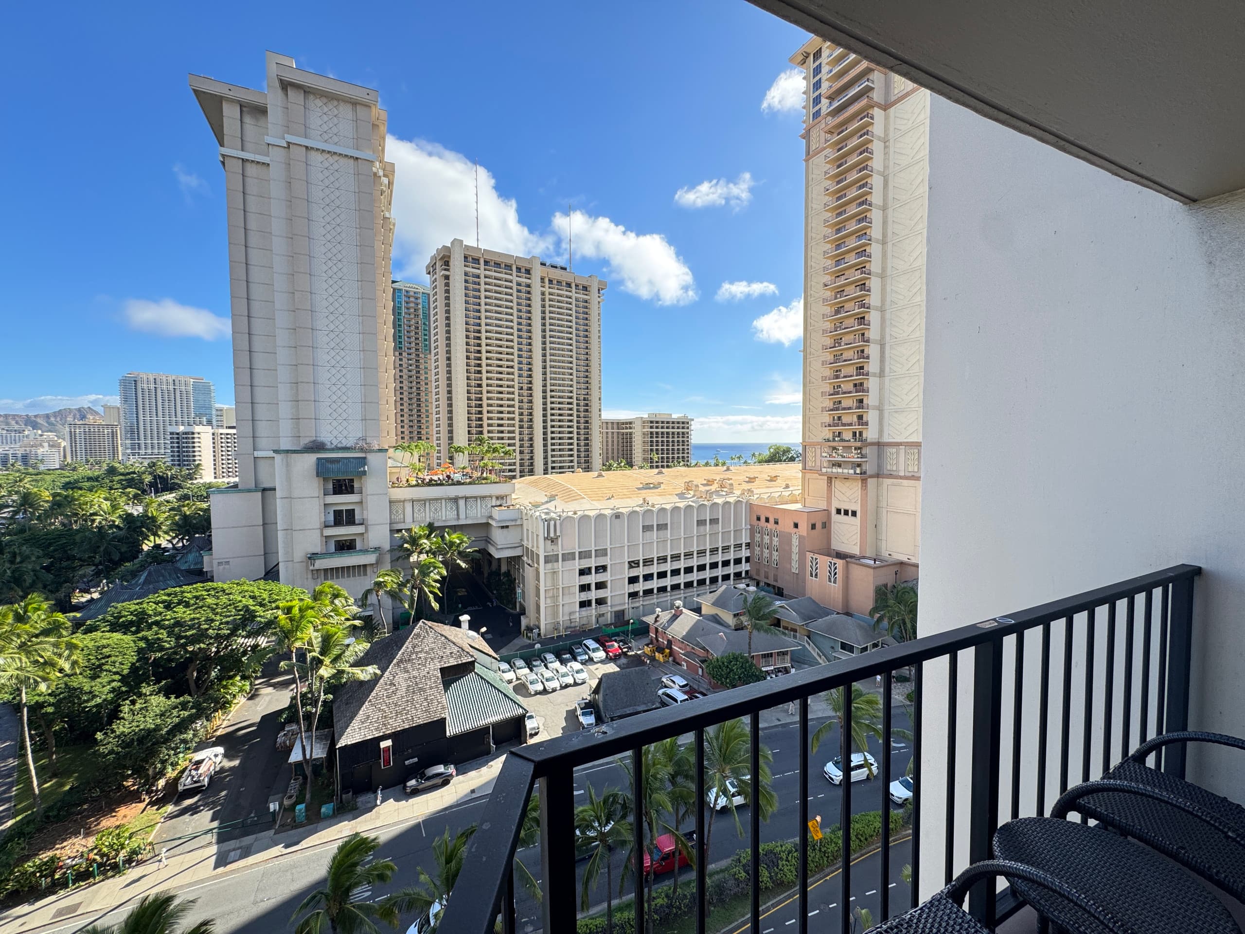 Condo in Honolulu · ★4.71 · Studio · 1 bed · 1 private bath - Image 2