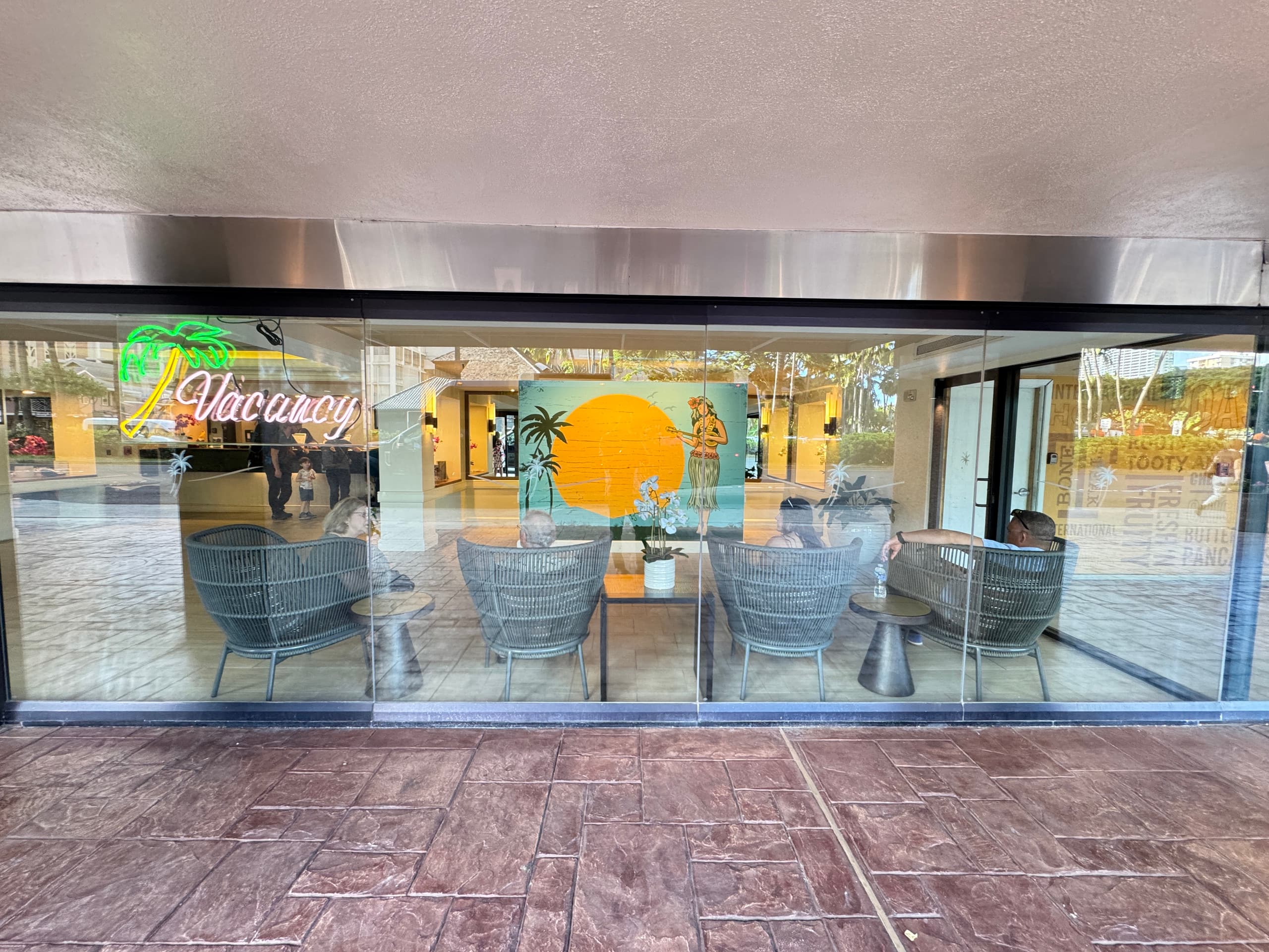 Condo in Honolulu · ★4.71 · Studio · 1 bed · 1 private bath - Image 18