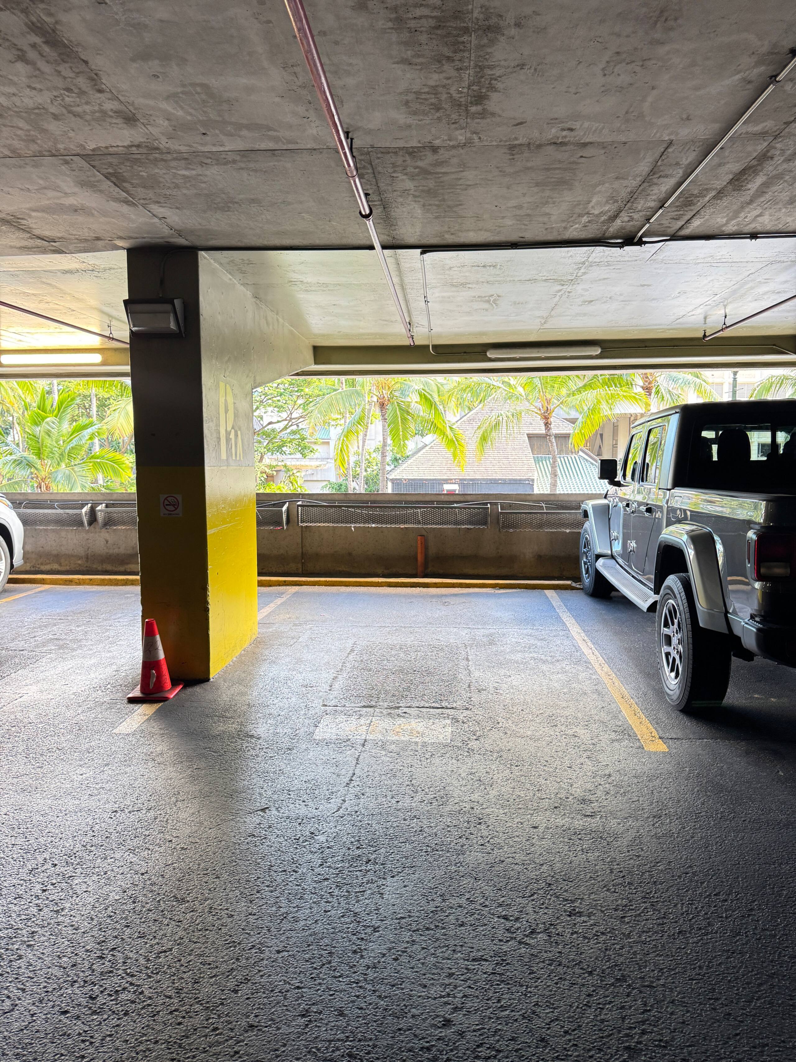 Condo in Honolulu · ★4.71 · Studio · 1 bed · 1 private bath - Image 17