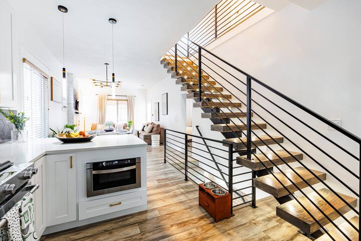 Lux 5BD in DT Denver – Fully Stocked gallery image 5