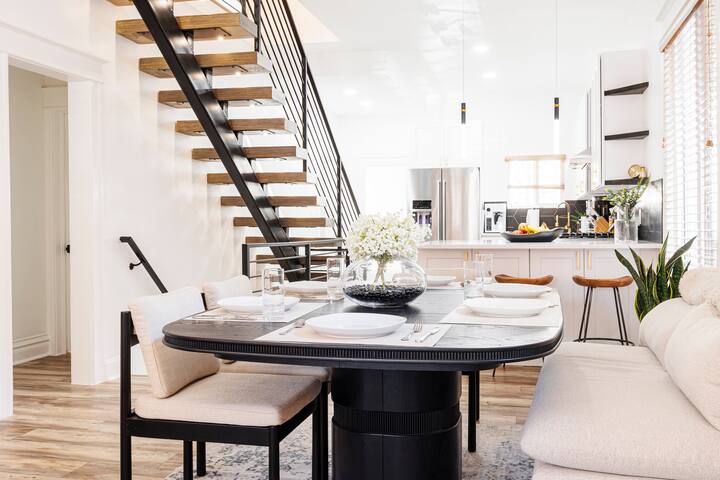 Lux 5BD in DT Denver – Fully Stocked gallery image 2