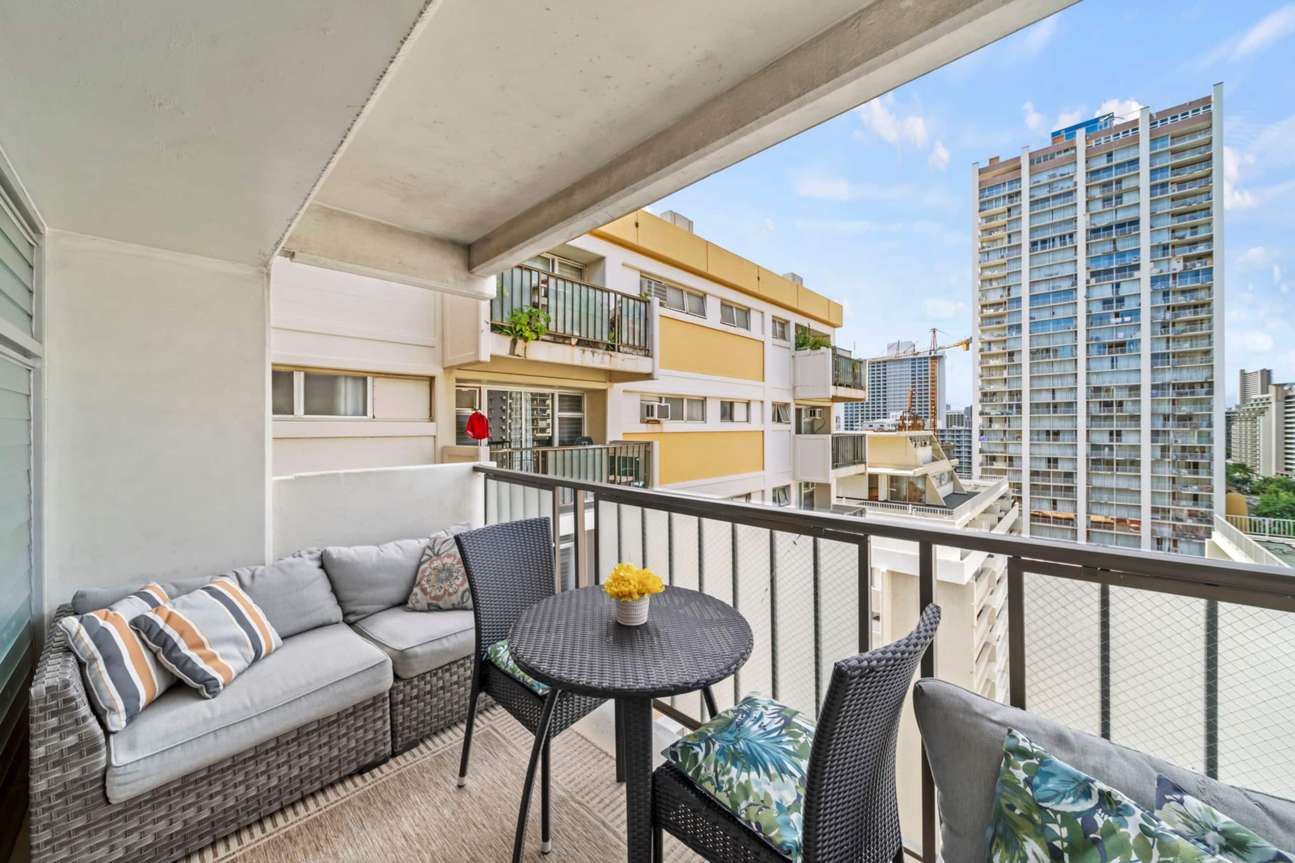 2b2b Spacious Apartment central waikiki  parking - Image 31