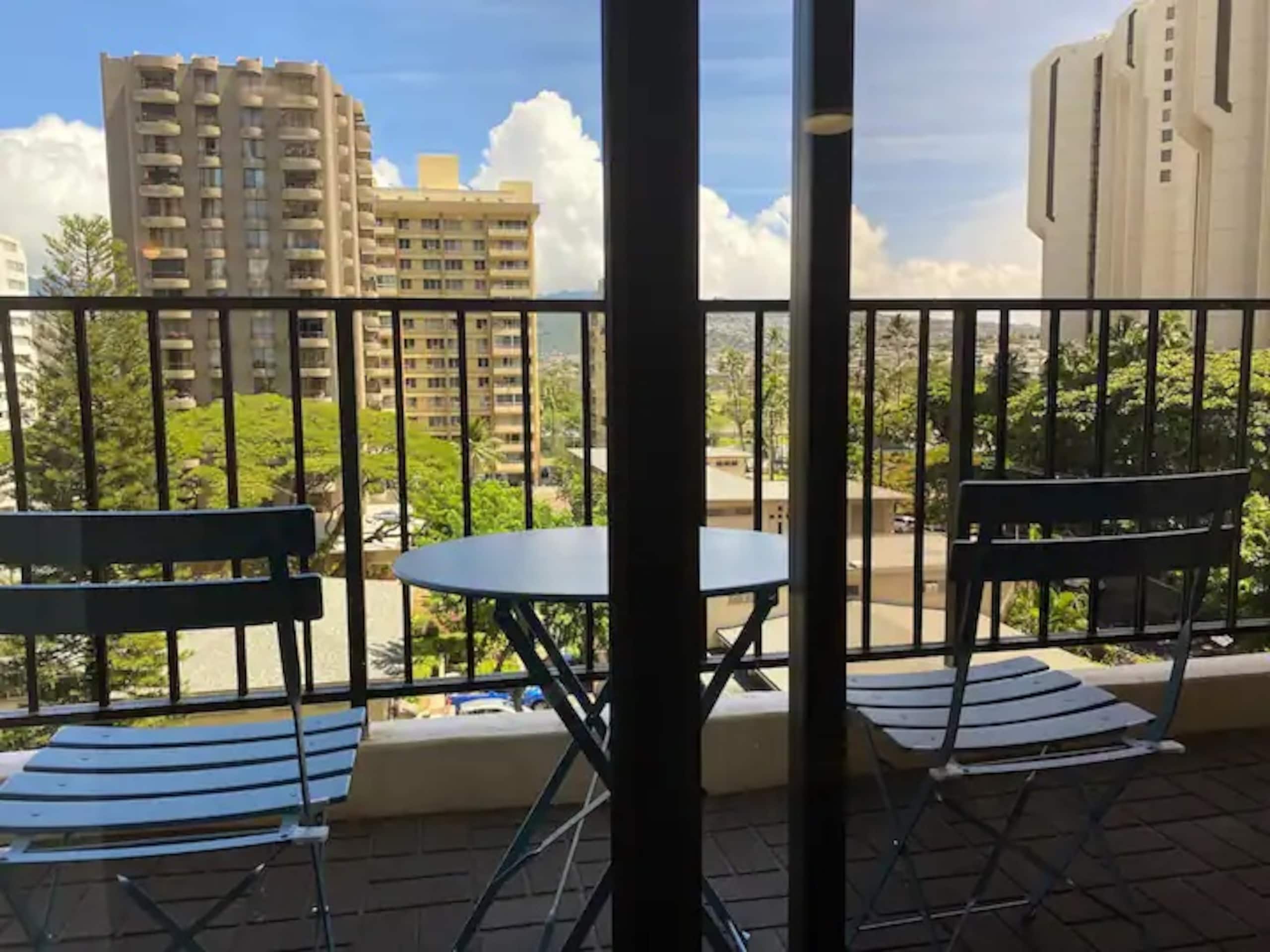 Condo in Honolulu · ★4.57 · 1 bedroom · 4 beds · 1 bath - Image 12