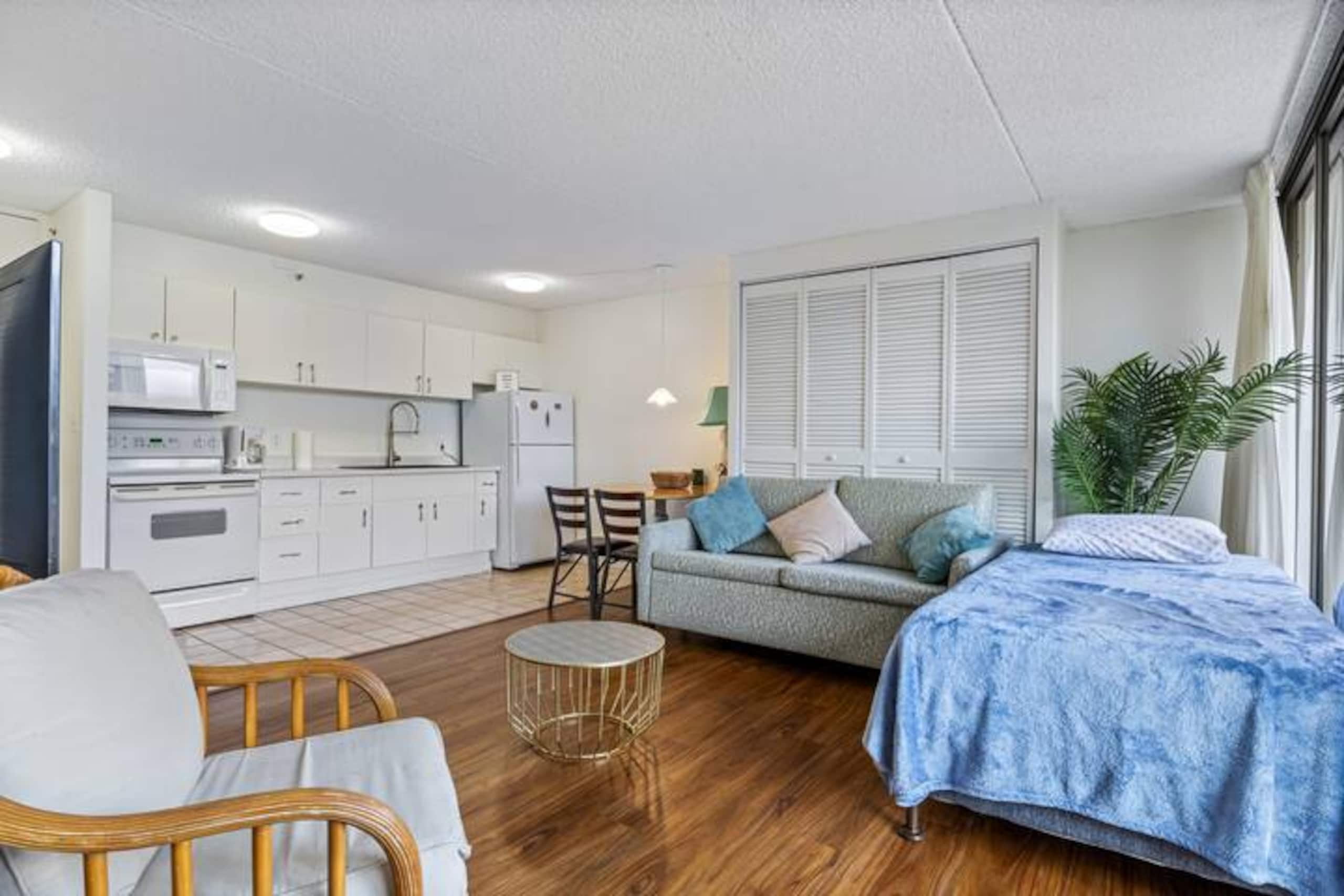 Condo in Honolulu · ★4.57 · 1 bedroom · 4 beds · 1 bath - Image 4