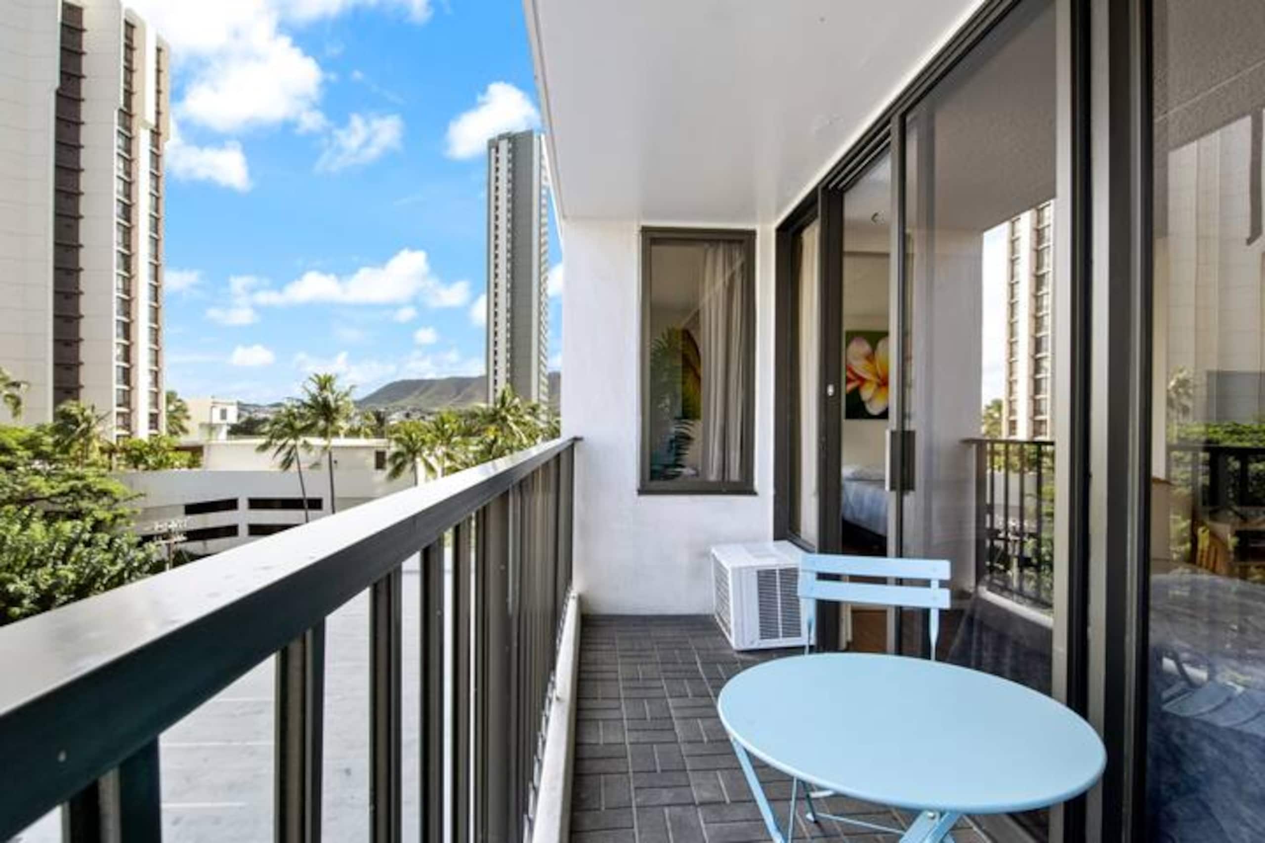 Condo in Honolulu · ★4.57 · 1 bedroom · 4 beds · 1 bath - Image 11