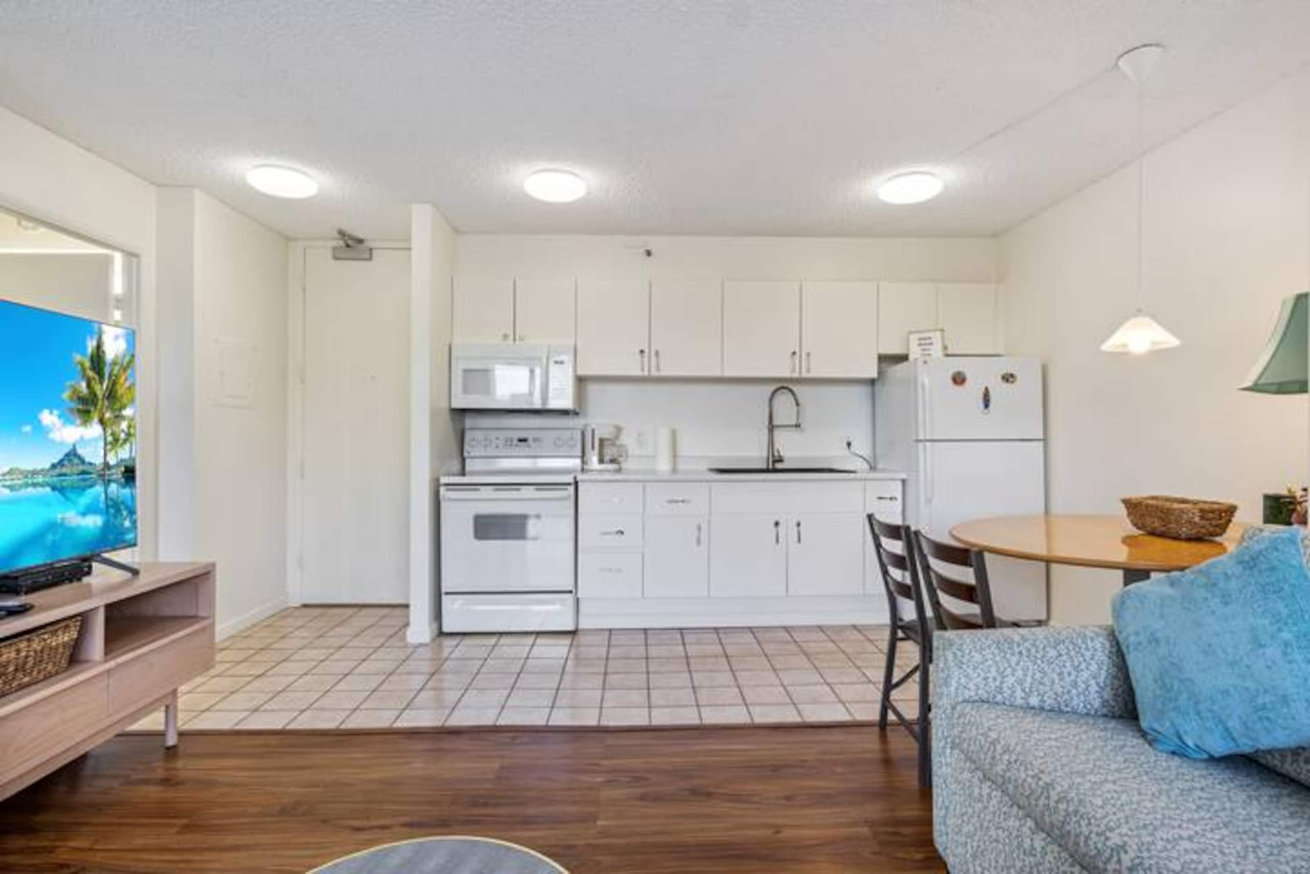 Condo in Honolulu · ★4.57 · 1 bedroom · 4 beds · 1 bath - Image 5