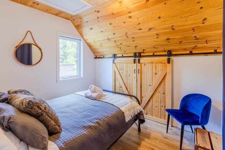 Comfortable upstairs BD with double bed