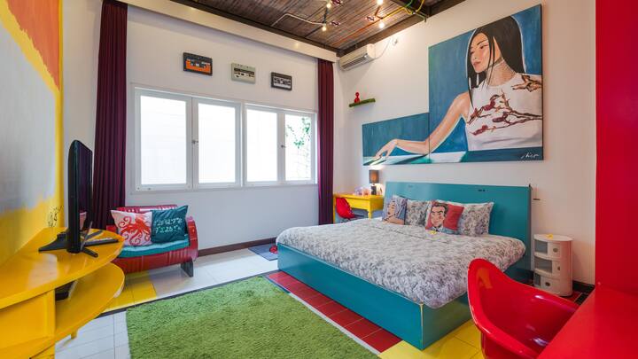 A chic, Artsy room on the ground floor featuring unique decor, a cozy ambiance, and a private ensuite bathroom for ultimate comfort and convenience.