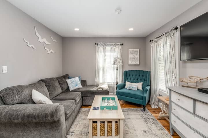 Plush 5br Oob Haven W/ Fire Pit - Old Orchard Beach, ME