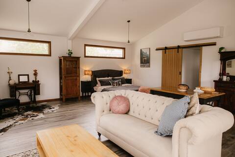 Successful Airbnb property: Windsor Hideaway - unplug, relax in City Of Launceston