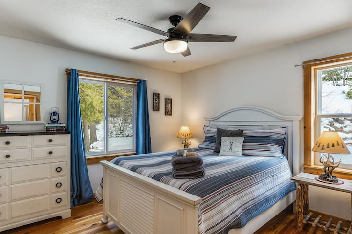 Dormitorio en la planta principal: 2 camas tamaño queen