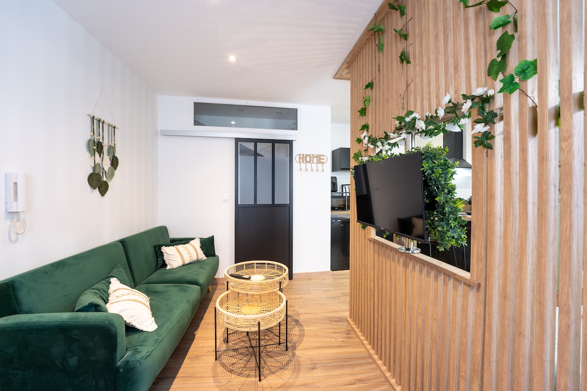 Top Airbnb: Le Refuge: Cozy studio in the city center in Libourne