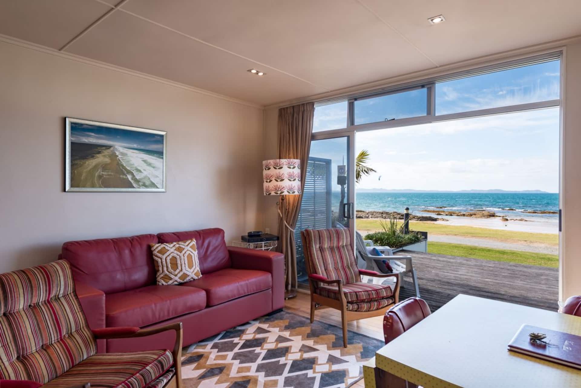Phoenix Red Apartment at Golden Sand