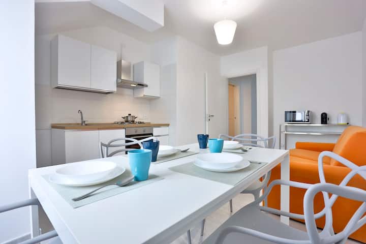 Guesthost - Casa Angela Apt Few Steps From The Sea - Salerno