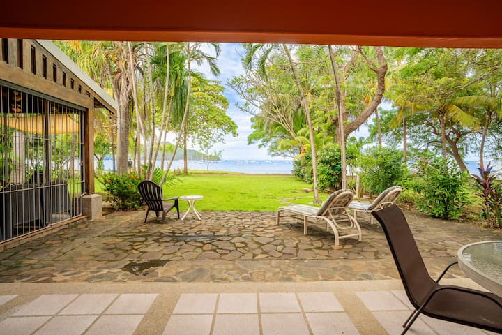 The Coco Beach House (Ocean Front)