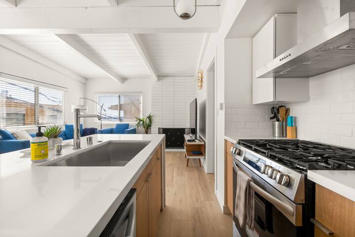 Gorgeous Ocean View Duplex | Remodeled | 2 Units gallery image 3