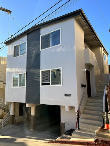 Gorgeous Ocean View Duplex | Remodeled | 2 Units gallery image 2