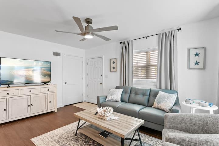 Jax Beach Home With Heated Pool! - ジャクソンビル・ビーチ, FL