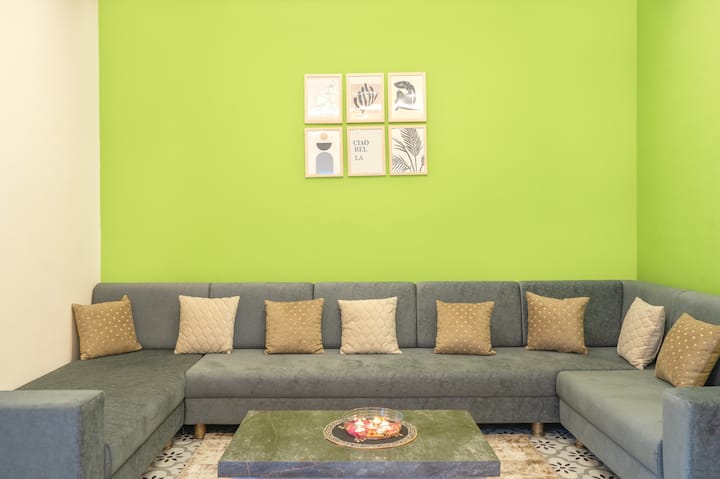 „ Dnevni boravak za svakoga, zahvaljujući kauču s 10 sjedala i beskrajnoj atmosferi!”