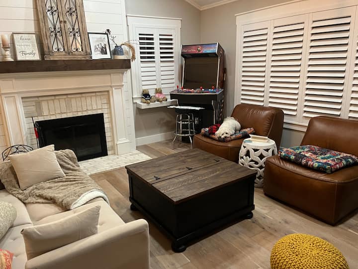 Beach Resort Style Home. Amazing Pool & Hot Tub. - Huntington Beach, CA