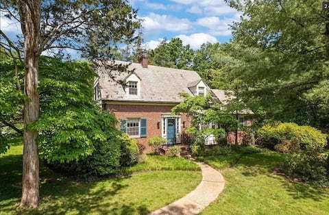 Townhouse 3BR/2.5 BATH (5 BED) nr NIH/METRO