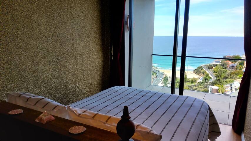 Sub-Penthouse Elegance with Stunning Ocean View gallery image 5