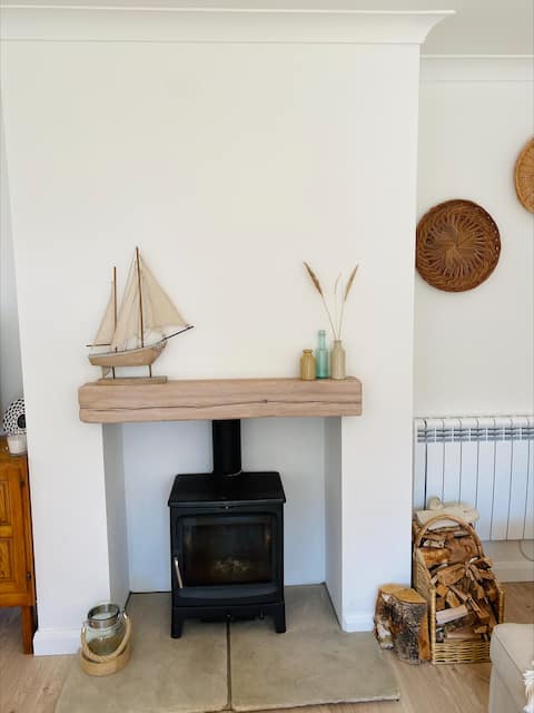 Top performing Airbnb: Bungalow by the Sea- Moelfre in Llanallgo, Penrhos Lligwy, Llanallgo, Penrhos Lligwy