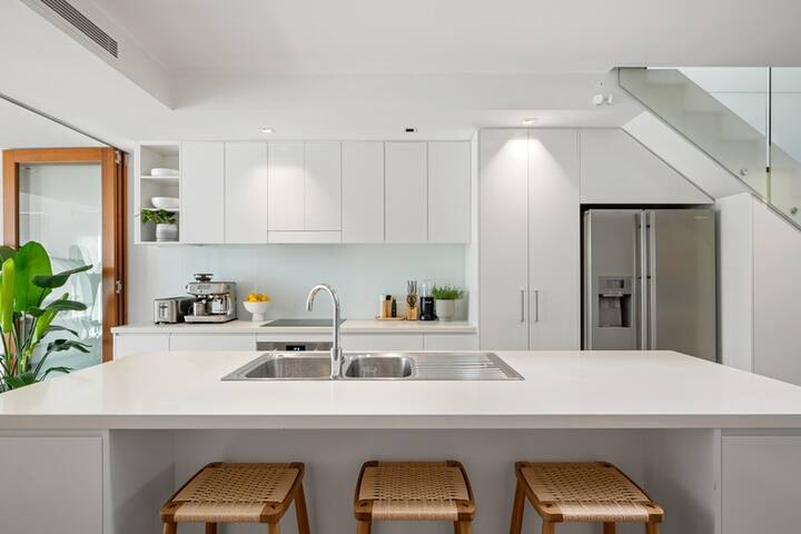 Manly Hideaway – By Betina King gallery image 5