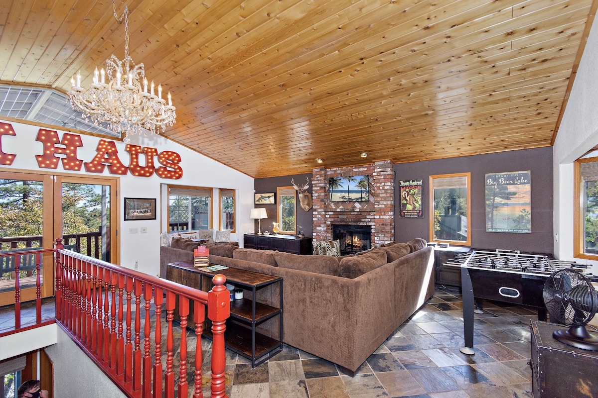 Popular Airbnb listing: The TreeHouse, EV Charger, Spa, Stunning Views in Big Bear City