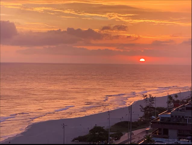 A passos da Praia do Pepe, Barra, Rio de Janeiro.