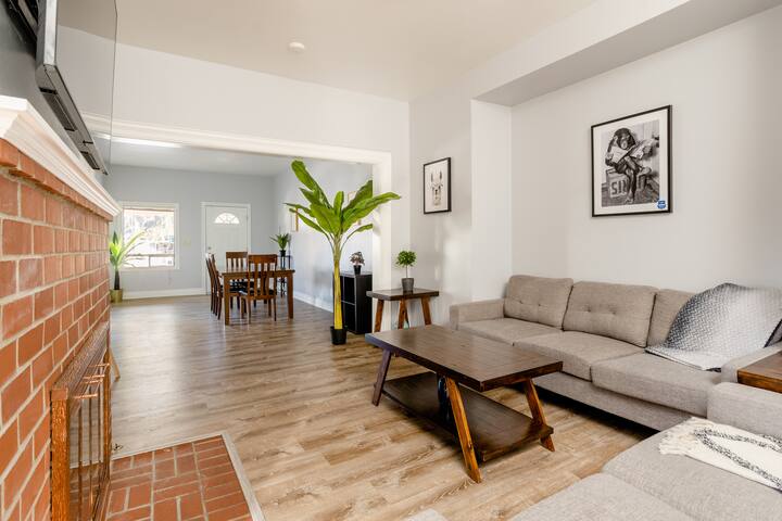 4BR Portland Classic | Steps from Division Fun