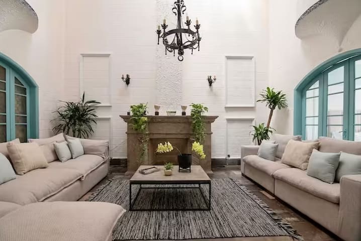 Enjoy house for 18 guests in Condesa