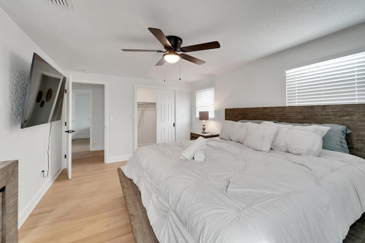 Master bedroom 