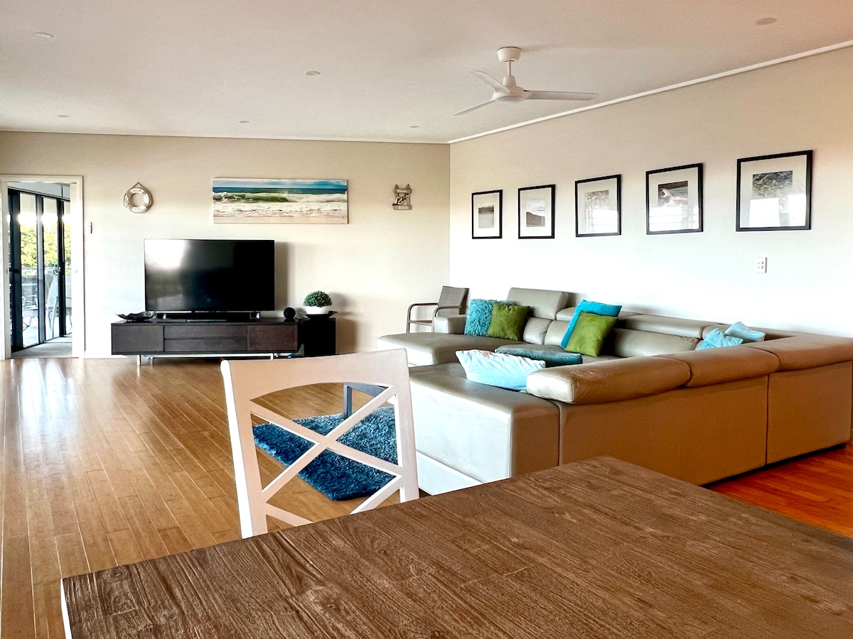 Successful Airbnb property: Modern Penthouse | Ocean Views & Beach Access in Agnes Water