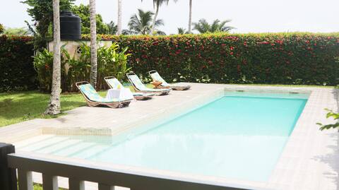 6 bedroom villa facing the sea with pool