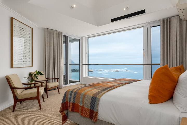 Private Clifton Escape | Pool, Jacuzzi & Butler gallery image 5