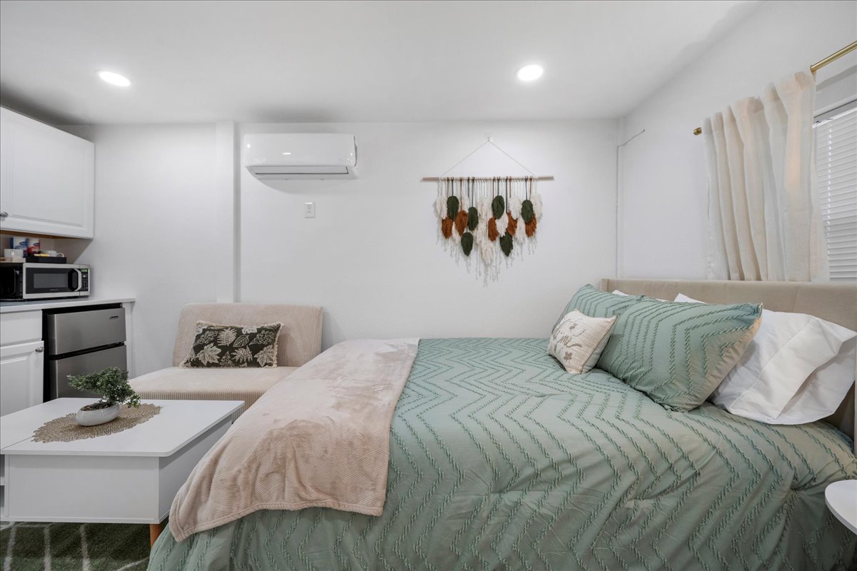 Studio Guesthouse in Downtown Austin!