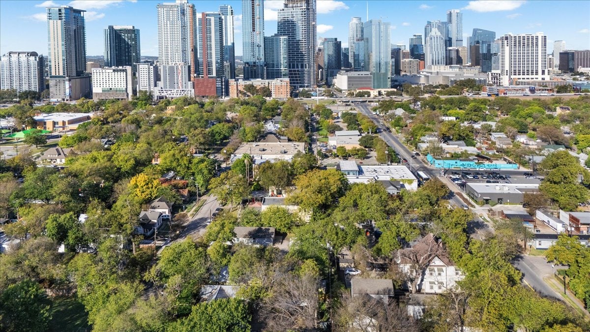 Studio Guesthouse in Downtown Austin!