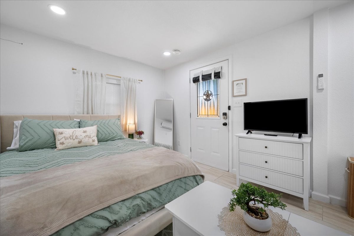 Studio Guesthouse in Downtown Austin!