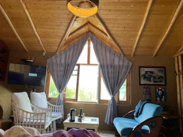 Sahasrara Mud House -1: Peaceful Stay By Homeyhuts - Manali