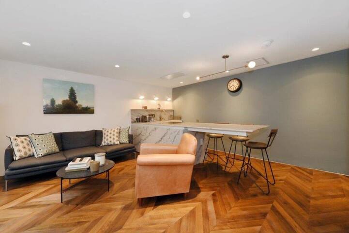 Chic 2 bed escape in Notting Hill gallery image 2