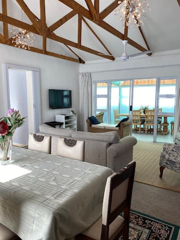 Braeside 12, Sunny and Bright Cottage