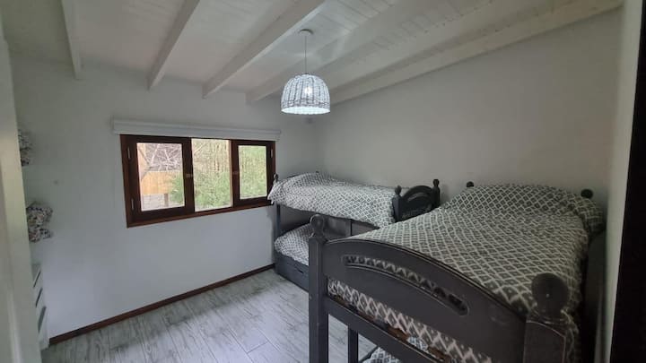 - 2 bed bunk bed
- 1 litter cart
