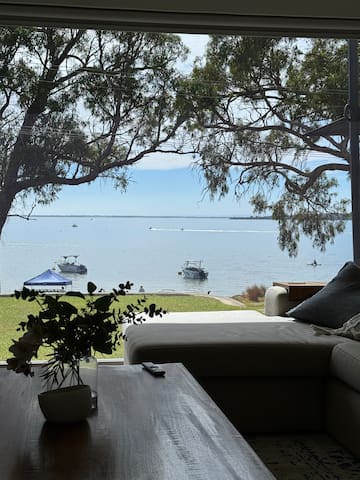 Dawesy – Waterfront + Dogs + Mooring Ball + Family